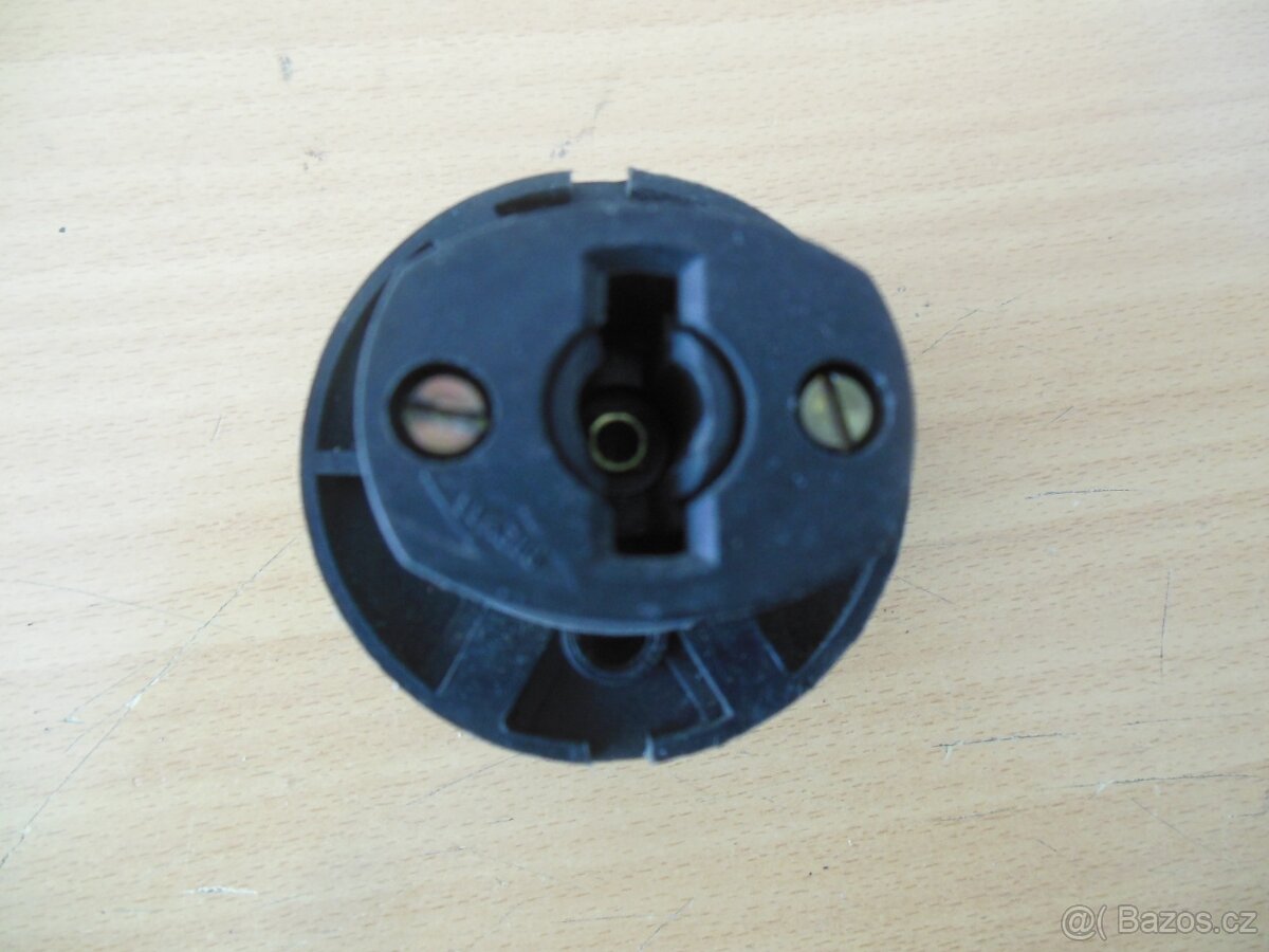 Vypínače CA 02 500G4 a IN8E1 337 - 10