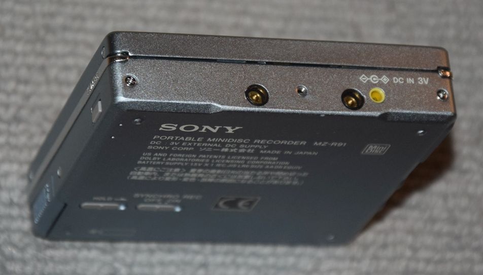 Minidisc Sony MZ-R91, manual, AA adapter, manual, MD disky - 10