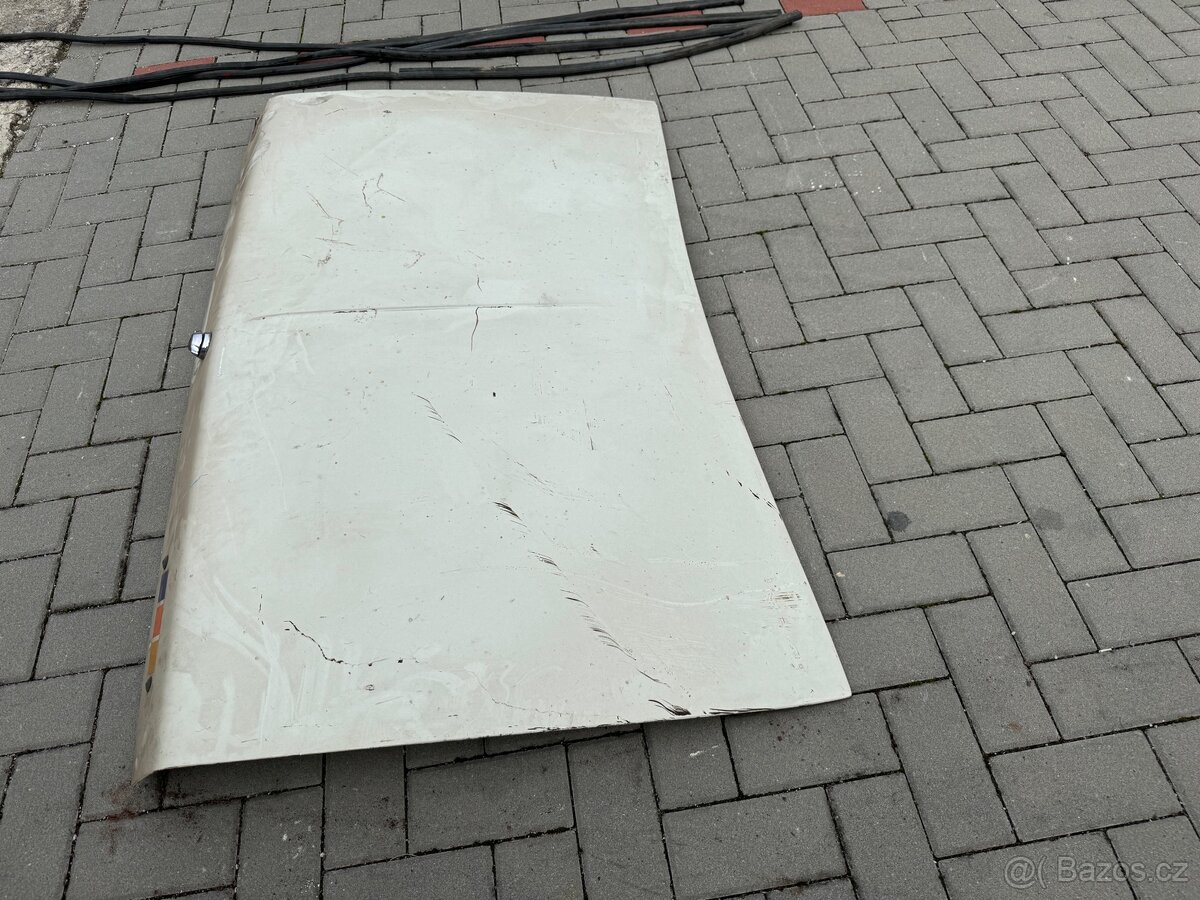 Volha Gaz 24 , přední kapota- zadní víko kufru - 10