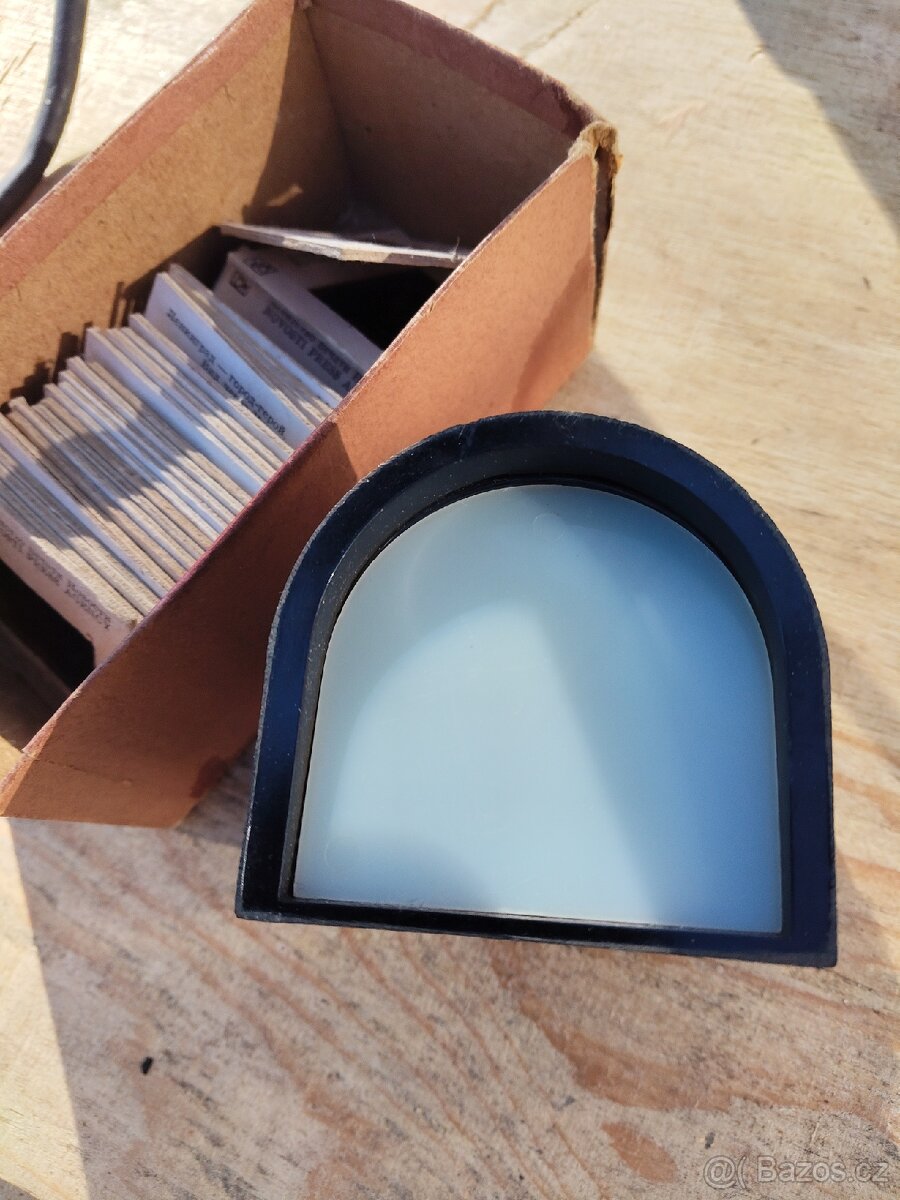 Zvětšovací zařízení a prohlížeč negativů - 10