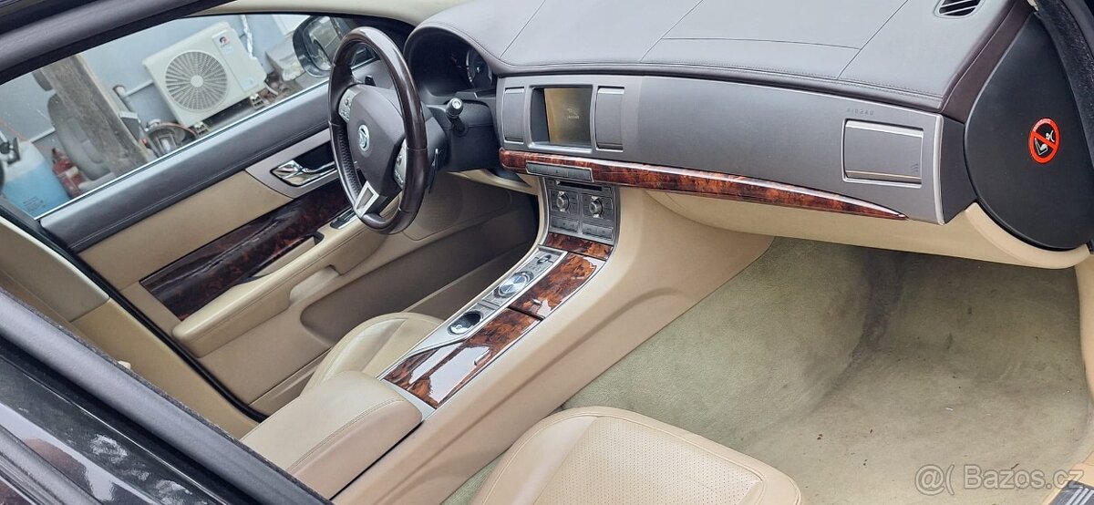 Jaguar XF, Jaguar XF 3.0D - 10