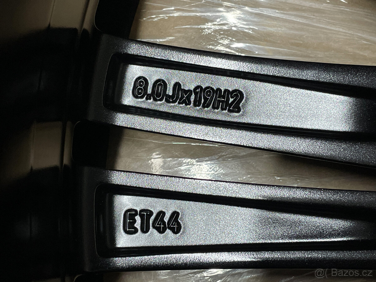 ŠKODA SUPERB III, IV ZIMNÍ NOVÁ CANOPUS 235/40/19 R.V 2024 - 10