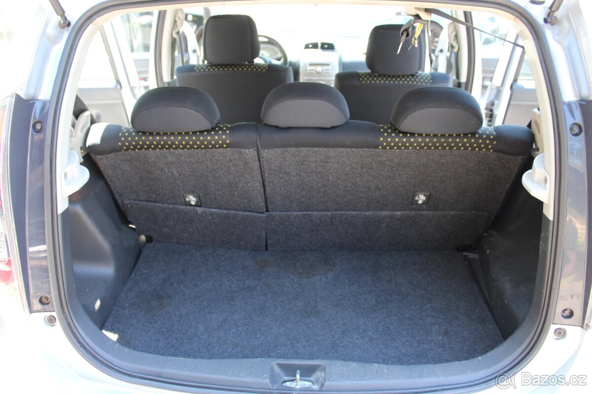 Daihatsu Sirion - 10