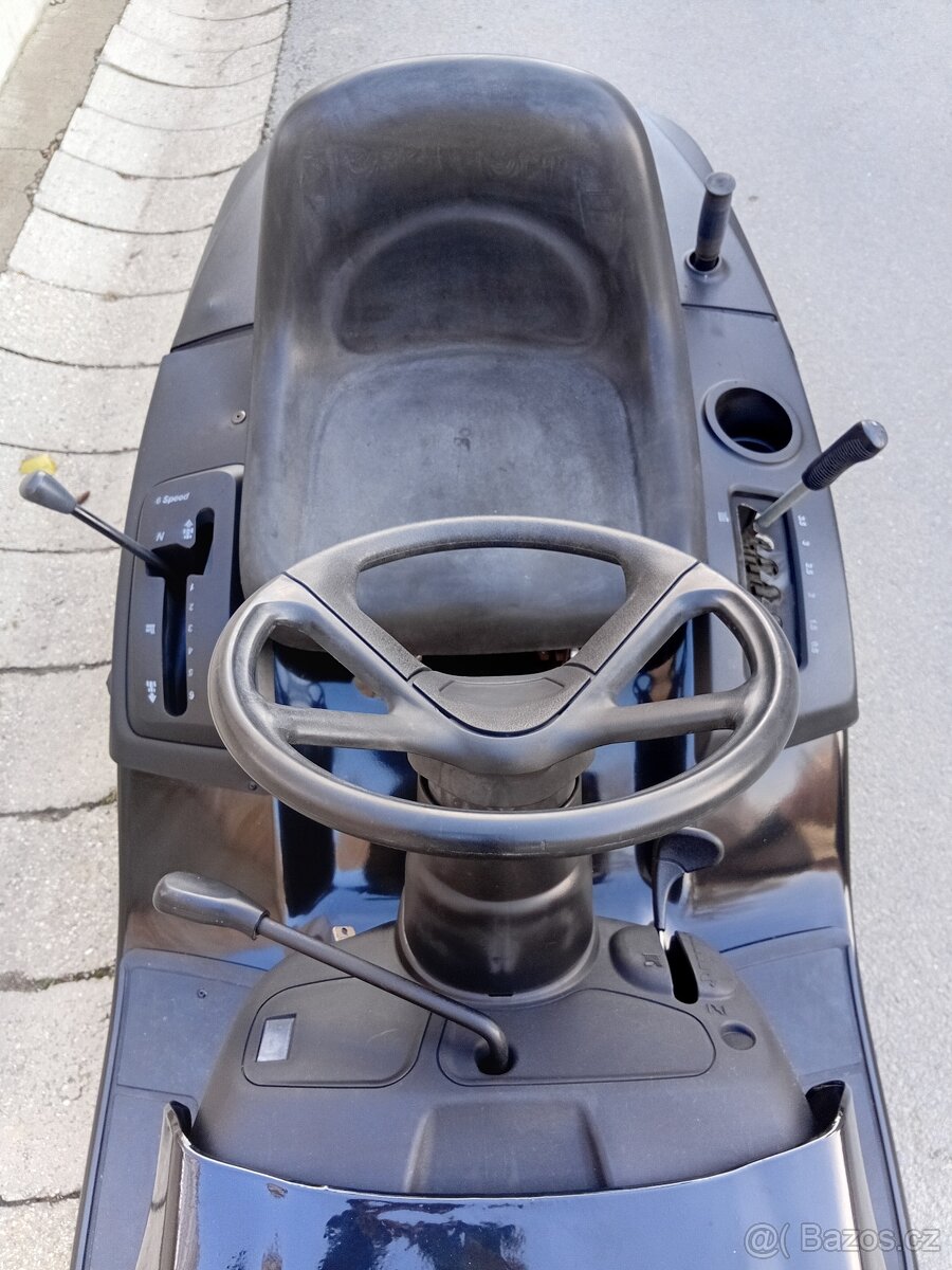 Prodám zahradní traktor Hurricane - 10
