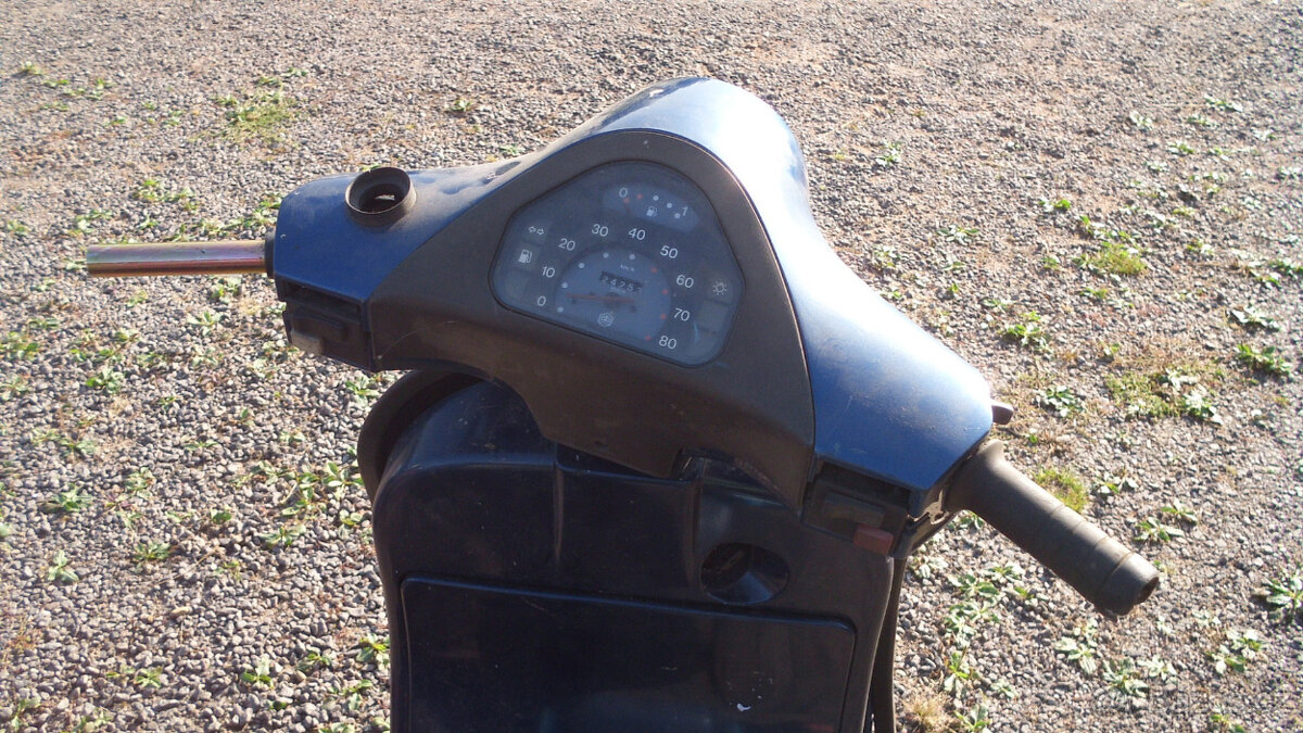 2x Piaggio Vespa 50 - 10