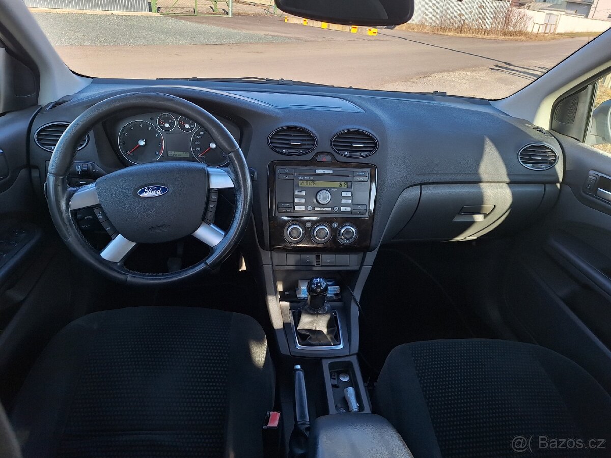 Ford Focus mk2 Ghia 1.6 benzín 74kw - 10