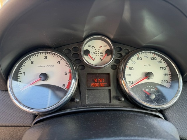 Peugeot 207cc 1.6hdi - 10