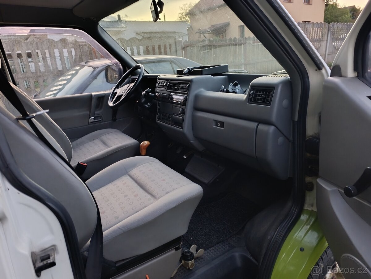 Transporter 2.4 vysoký obytny Volkswagen - 10