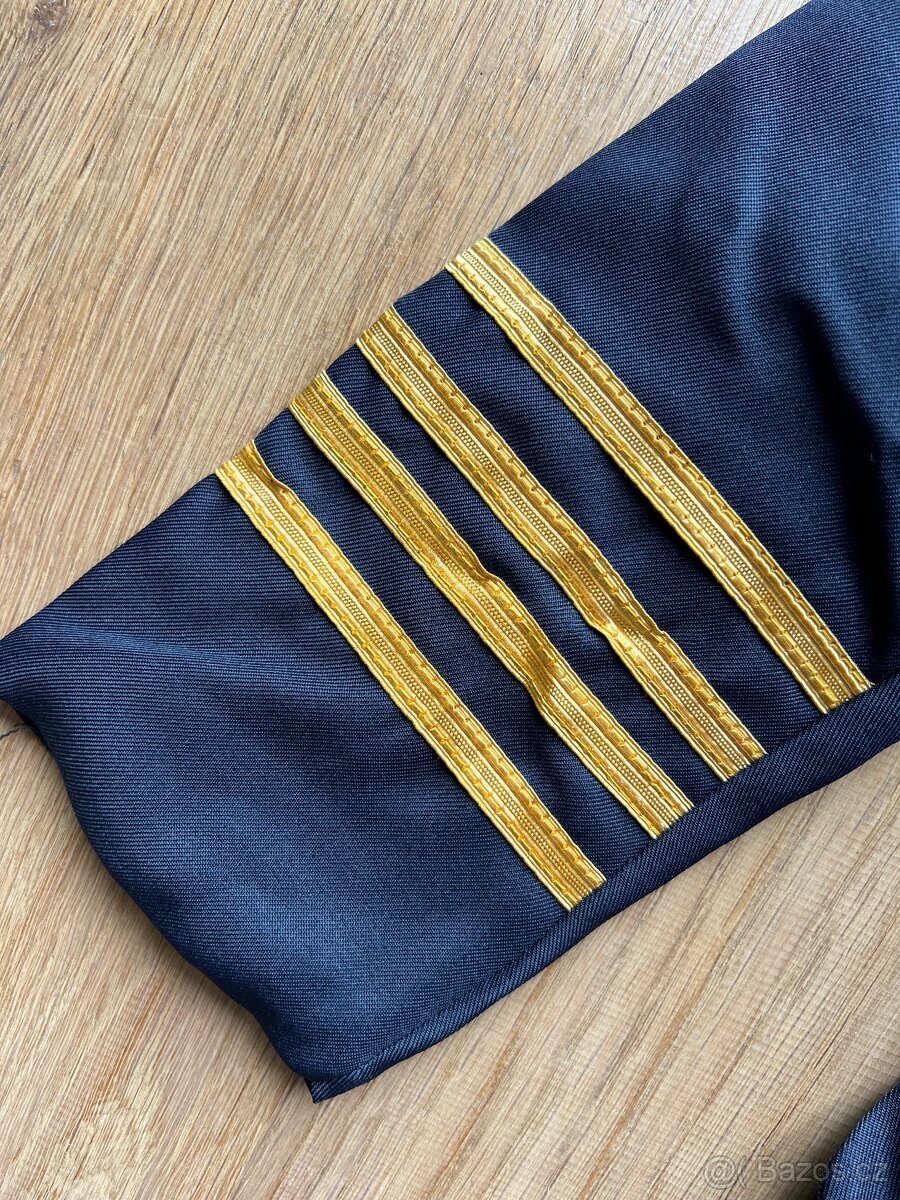 Originální dětská uniforma pro pilota Emirates - 10