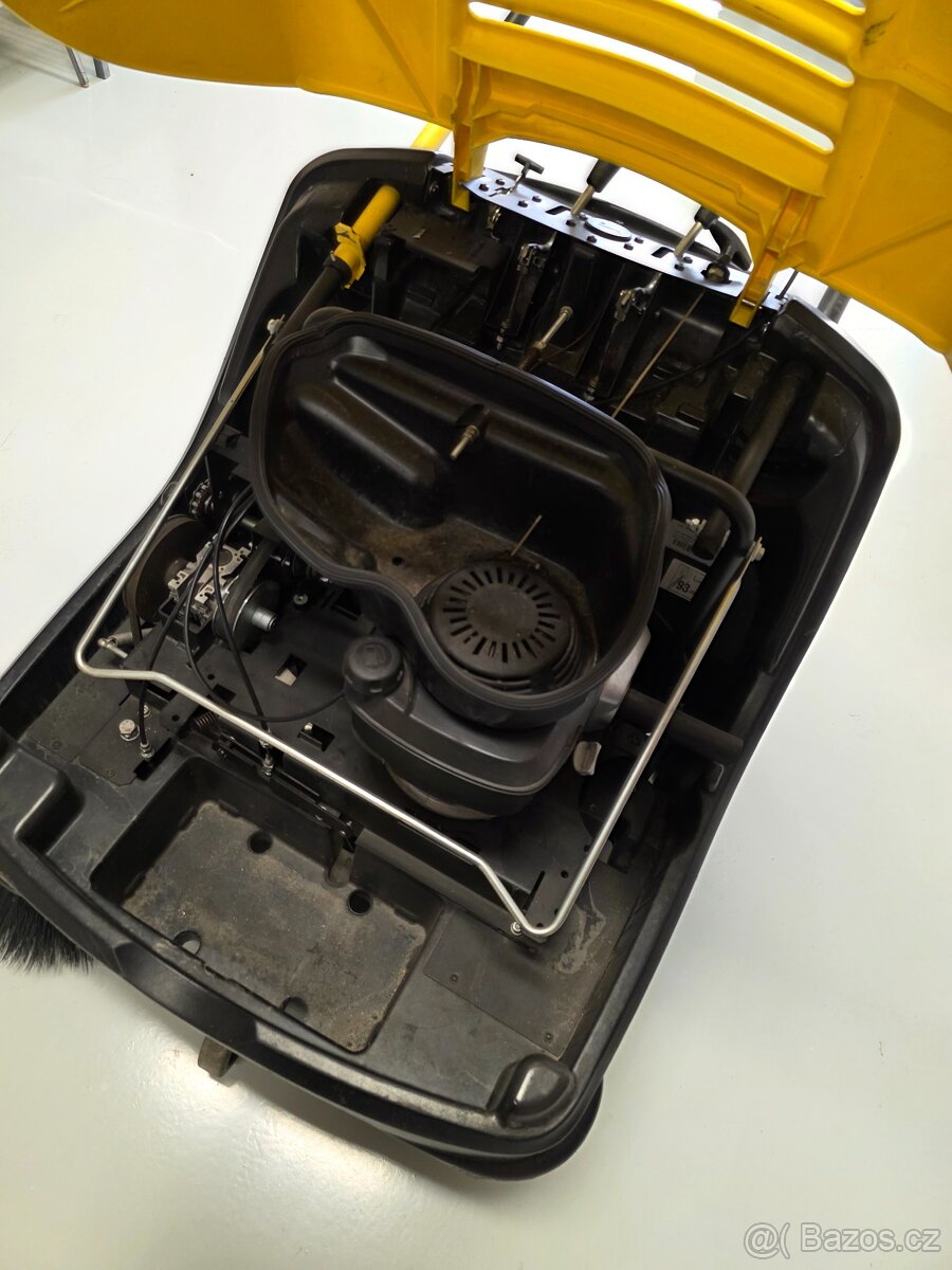 KARCHER KM 85/50W - ZAMETACÍ STROJ S MOTOREM - 10