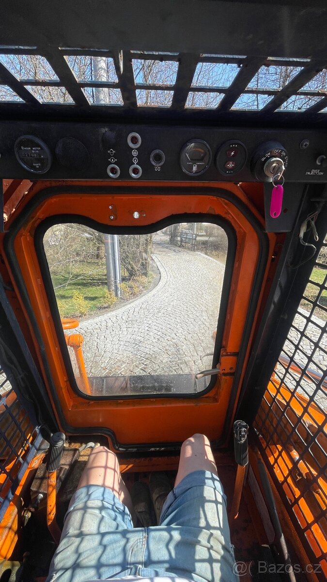 PRONÁJEM - SMYKOVÝ NAKLADAČ TOYOTA 2SDK8 - 10