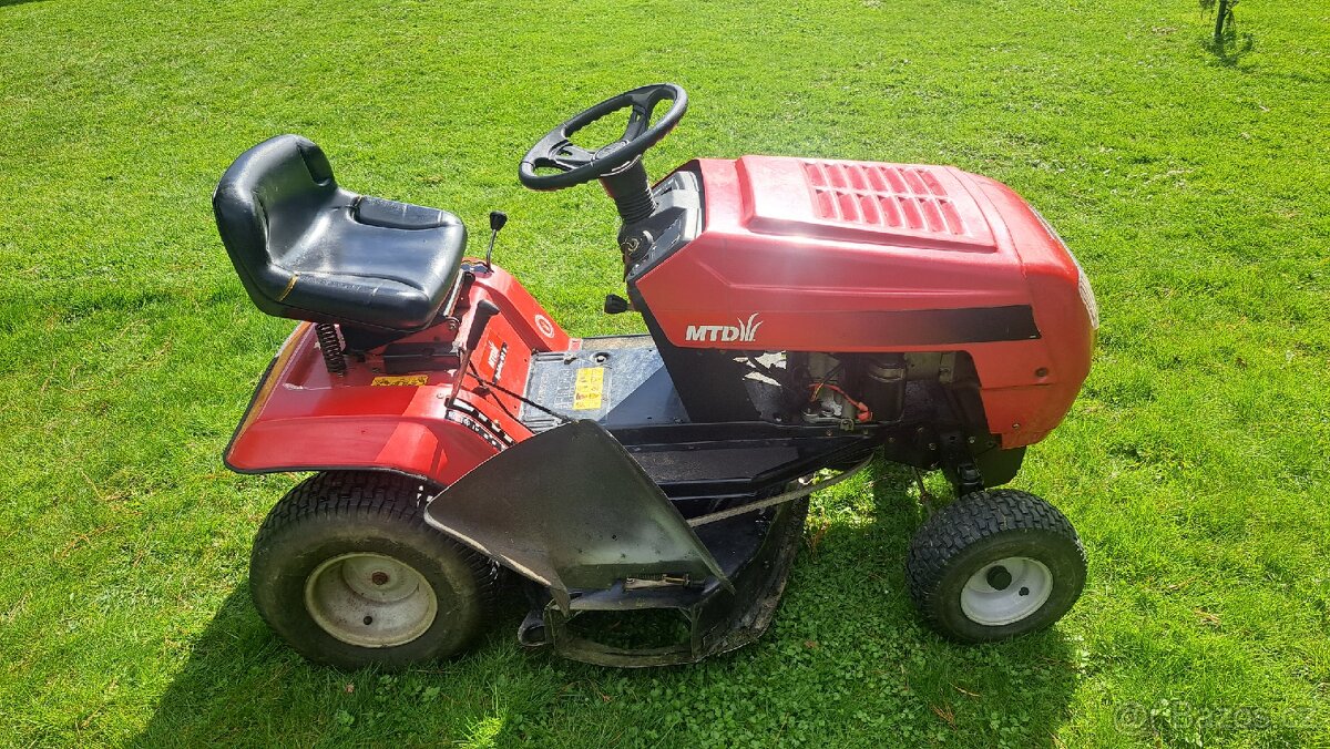 Zahradní traktor ( traktůrek ) MTD - 10