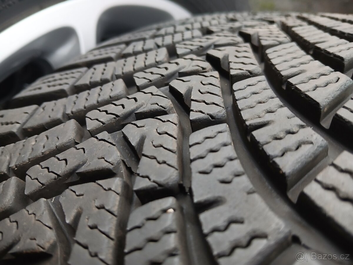 Prodám sadu Orig ALU kol Jeep 235/55R17 zimní - 10