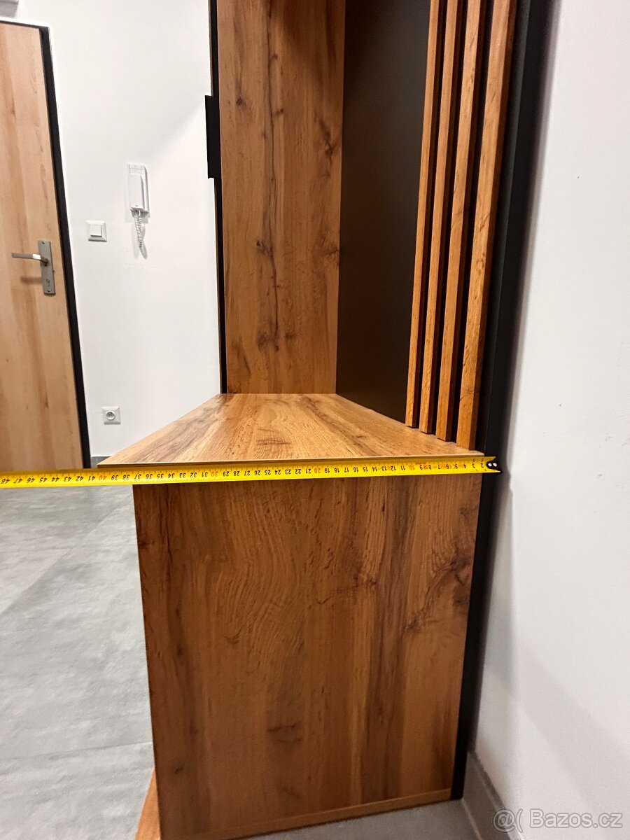 MODERNÍ PŘEDSÍŇOVÁ STĚNA – TOP STAV, JAKO NOVÁ - 10