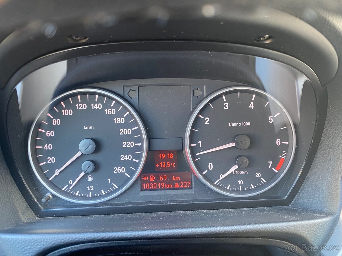 BMW 318i Rok 2008,Nájezd 183.000km - 10