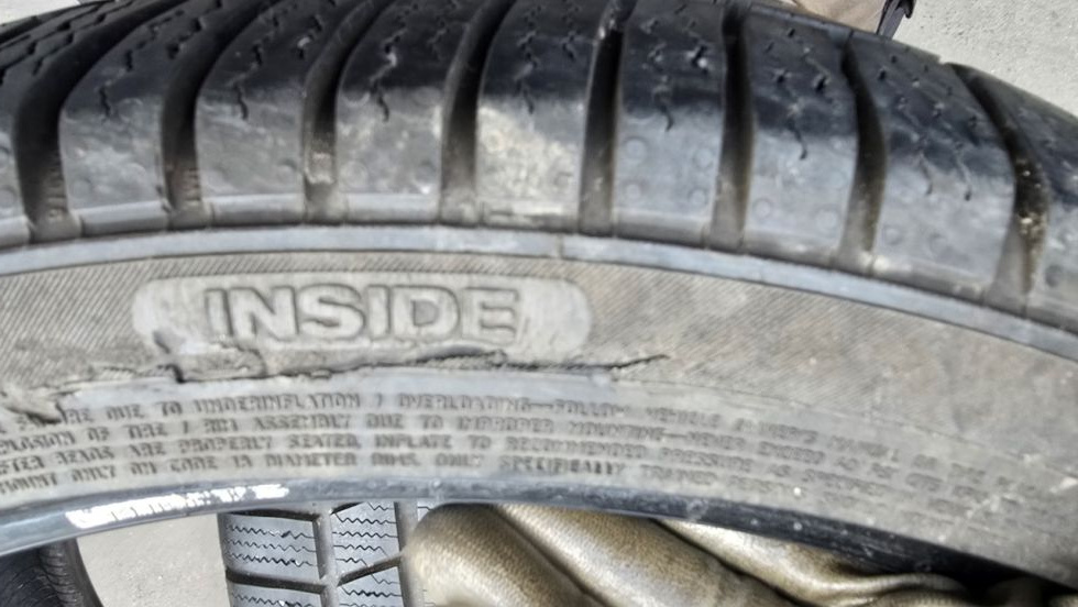 Zimní pneu 225/40/18 Continental - 10