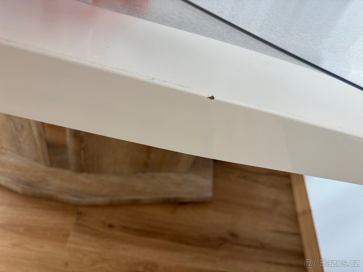 Jídelní stůl - 10