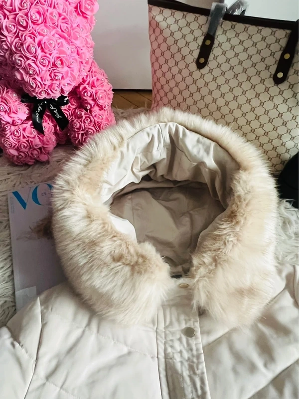 Reserved krásná luxusní moderní bunda s velkou kapucí - 10