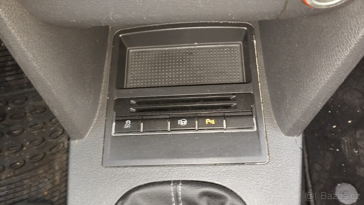 VW Touran1.6 TDI 77kw rok výroby 2012 - 10