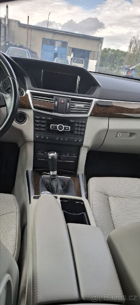 Prodám Mercedes-Benz E S212 - 10