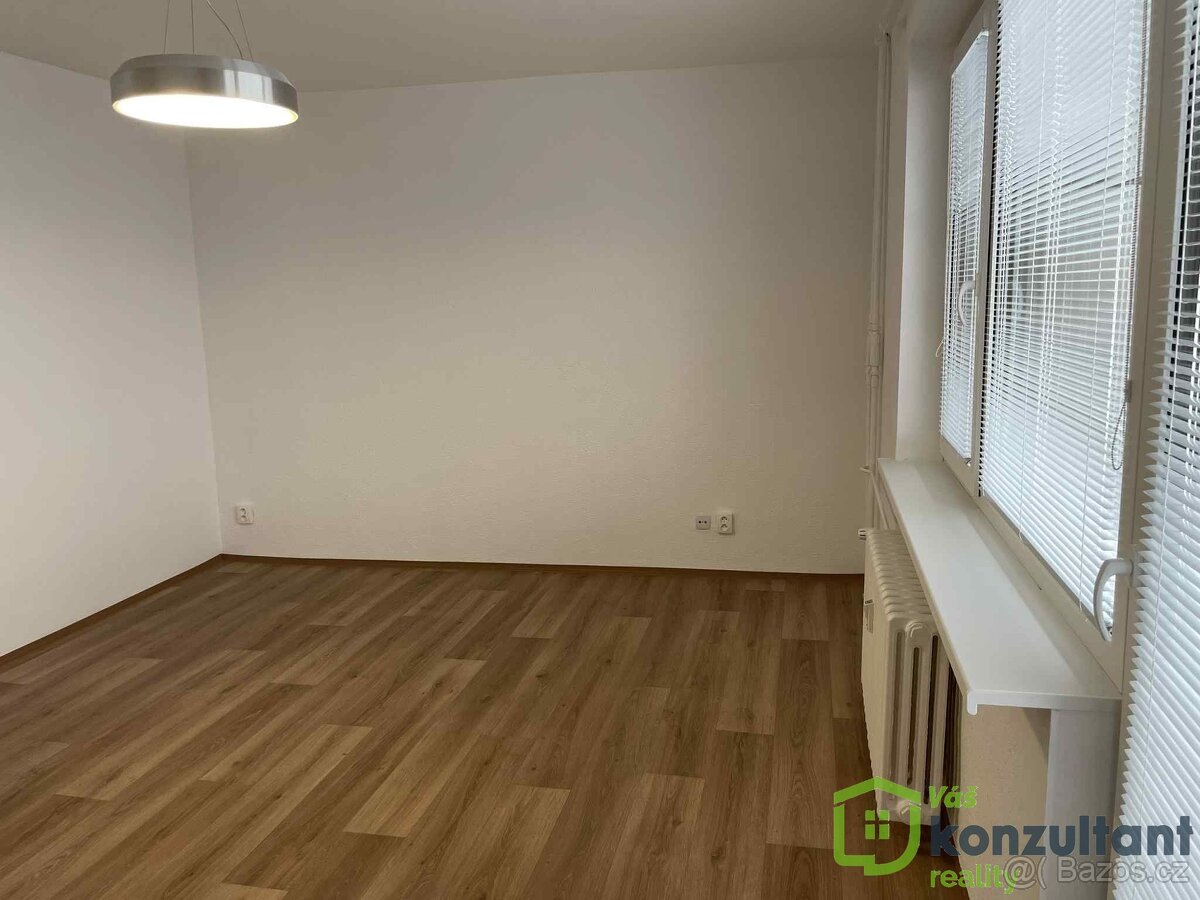 Pronájem prostorného bytu 3+1 s lodžií – 68 m², 3. NP, výtah - 10