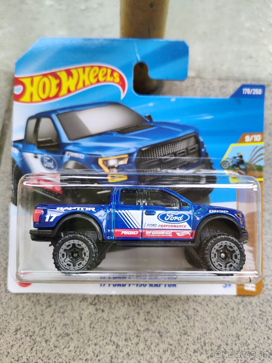 HOT WHEELS MODELY - 10