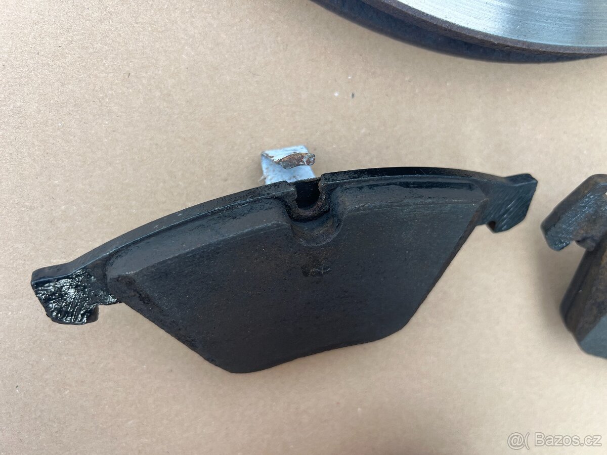 BMW E90/E92 M3 přední brzdy kotouče + destičky - 10