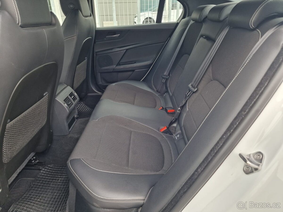 JAGUAR XE 2.0D AWD R-SPORT DYNAMIC - 10