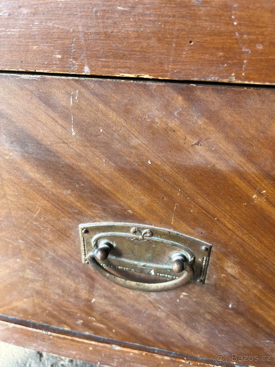 Starožitný nábytek - 10