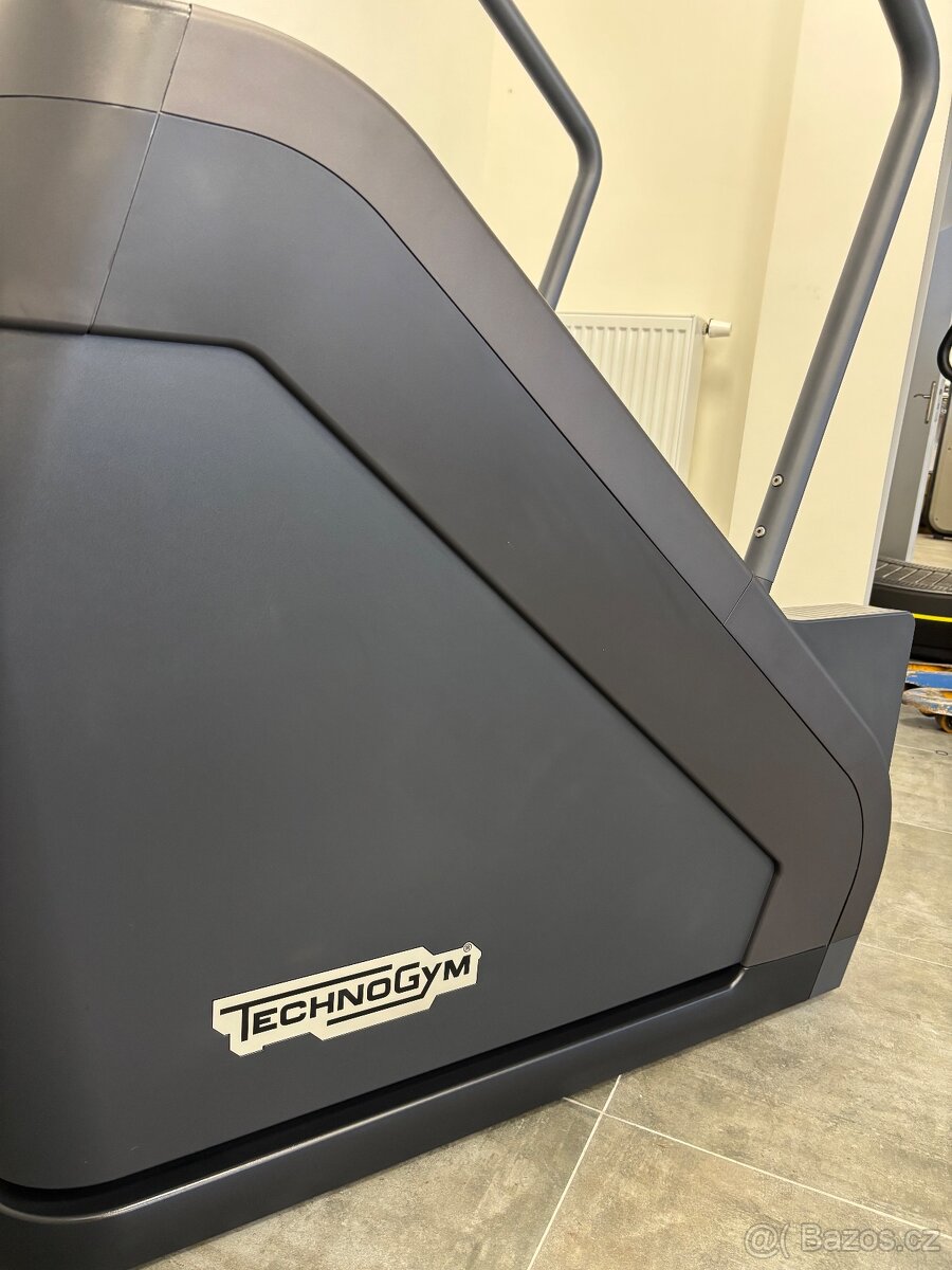 Technogym 1000 LED step - 10