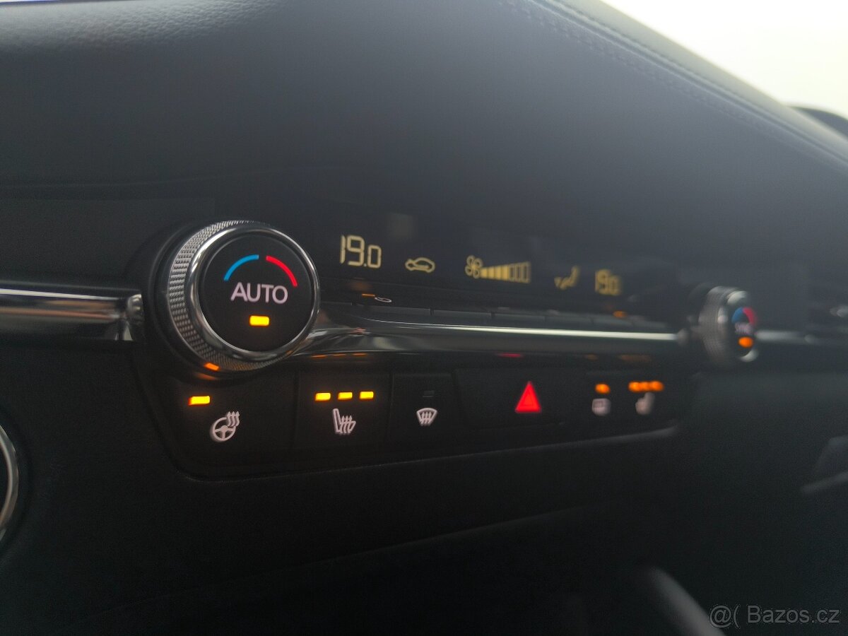 Mazda 3 BP 2.0 Skyactiv-G 90kw rok 2022, tažné +KRASAVICE+ - 10