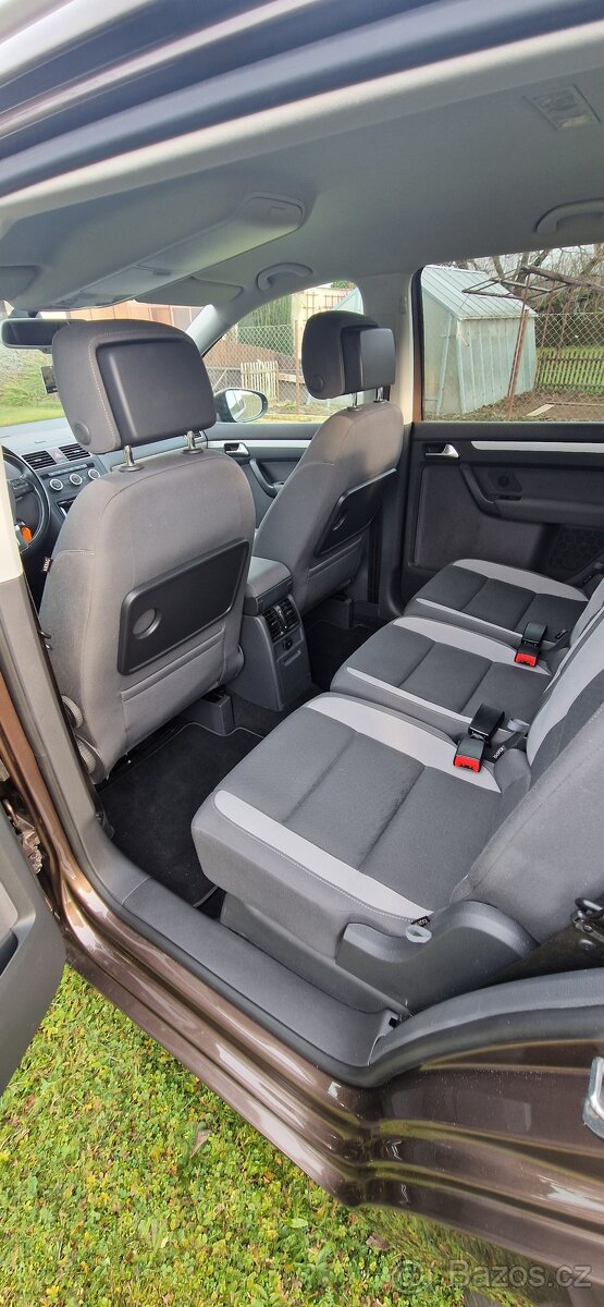 Touran 1,6 TDi 77kW r.v. 2014 - 10