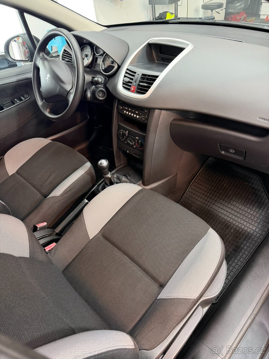 Peugeot 207 TRENDY 1.4 - 10