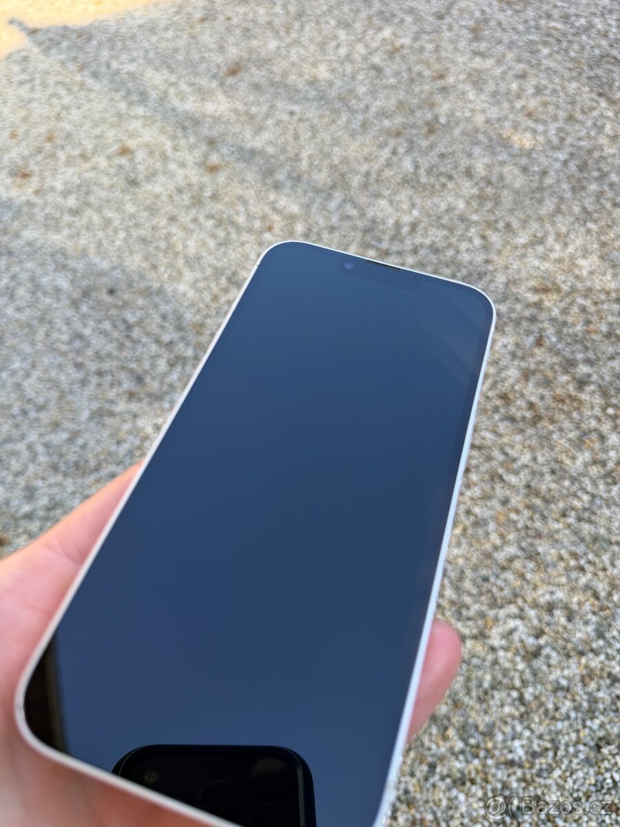 IPhone 13 - baterie 100% - 10
