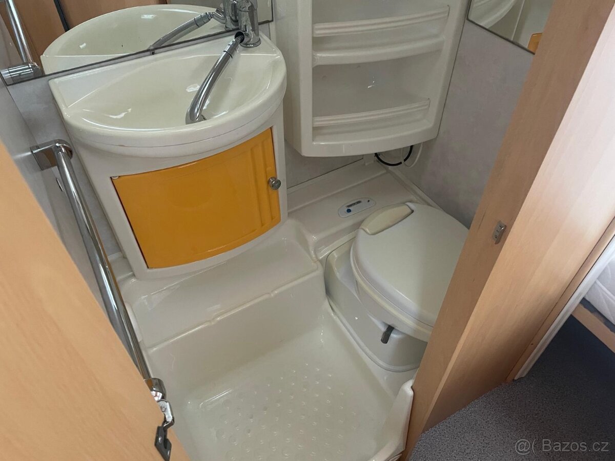 Dethleffs Camper 460,pevná postel ,bojler, sprcha, MARKÝZA - 10
