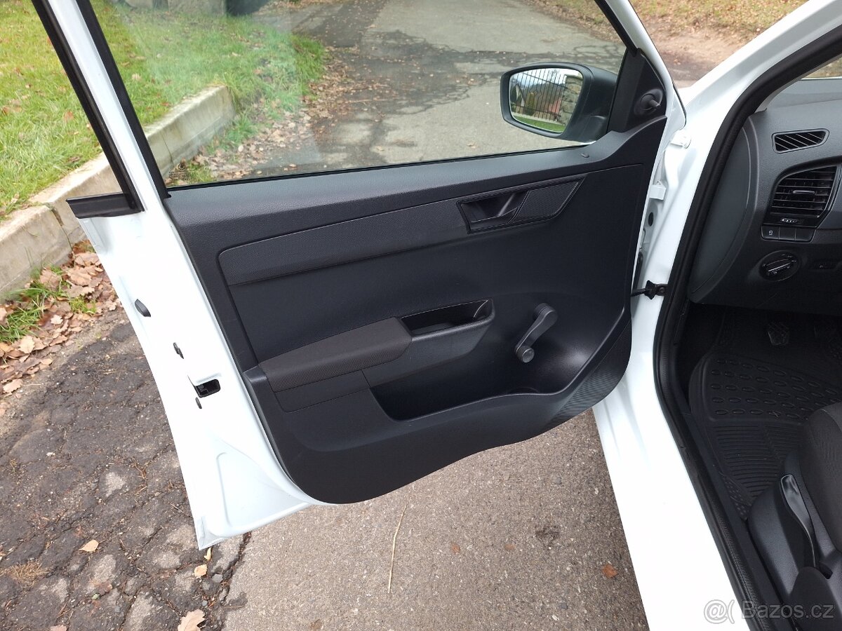 ŠKODA FABIA COMBI 3 1.0 MPI R.2015 - 10