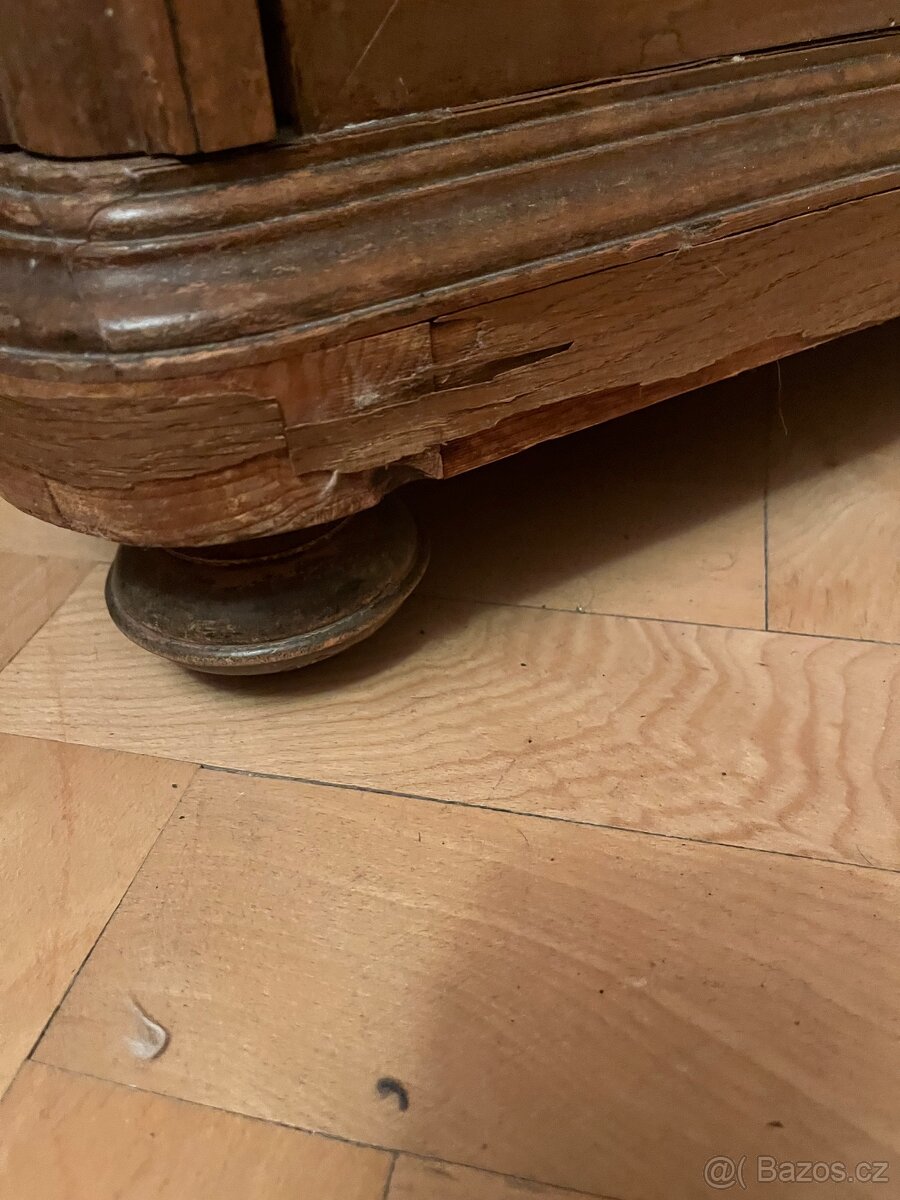 Prodám starý psaci stůl dřevěný - 10