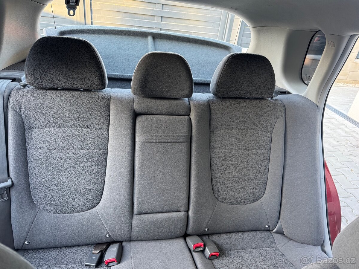 Kia Cerato - 10