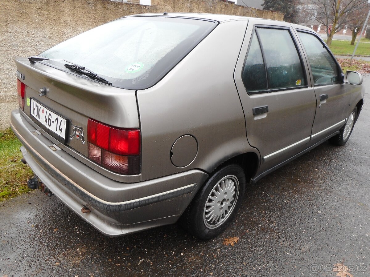 Renault 19 I světle hnědá metalíza - 10
