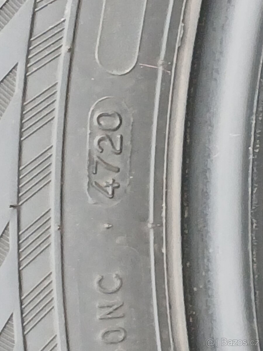 Pěkné zimní pneu Nokian 225/60/18 vzorek 8mm - 10