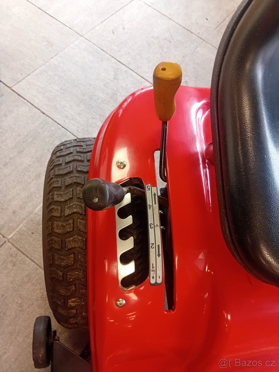 Prodám zahradní traktor MTD 12.5Hp - 10