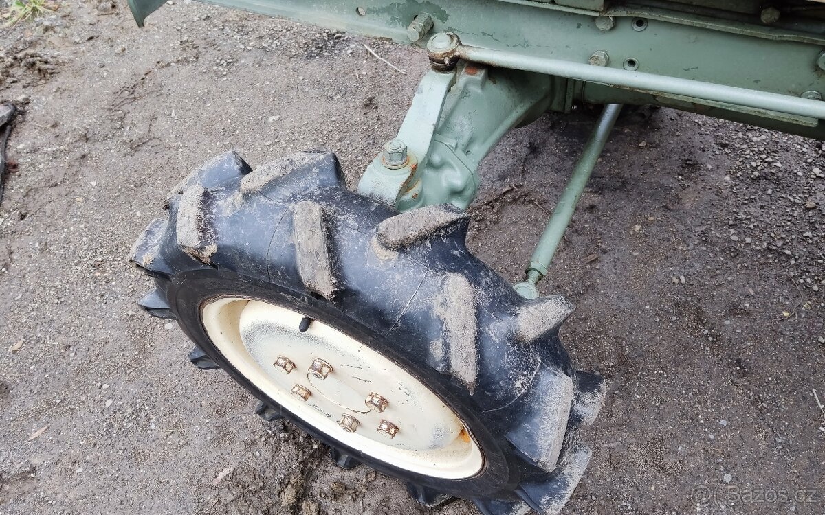 Malotraktor Yanmar + jednoradličný pluh - 10