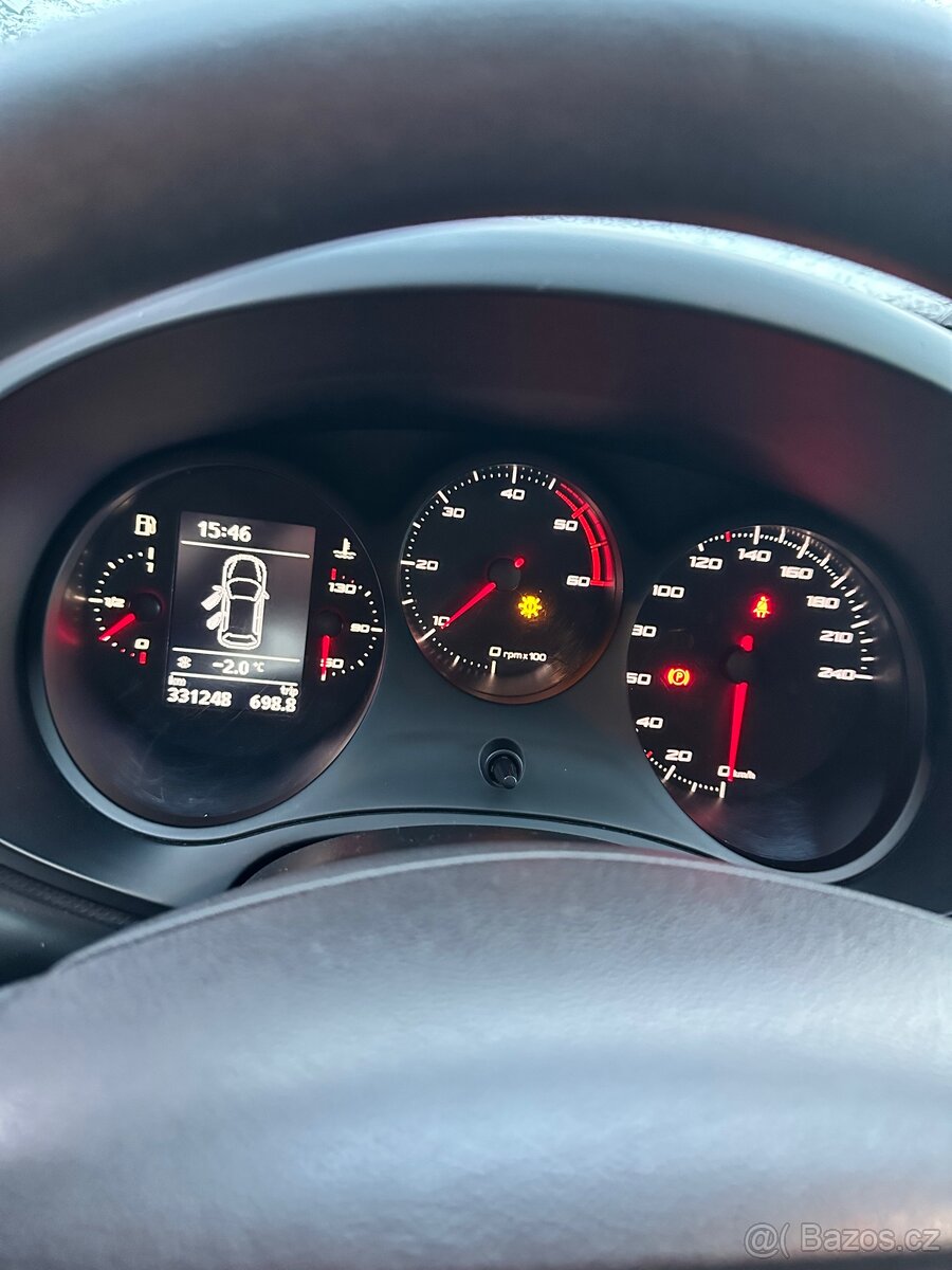 Seat Leon 1.6 TDI TOP STAV - 10