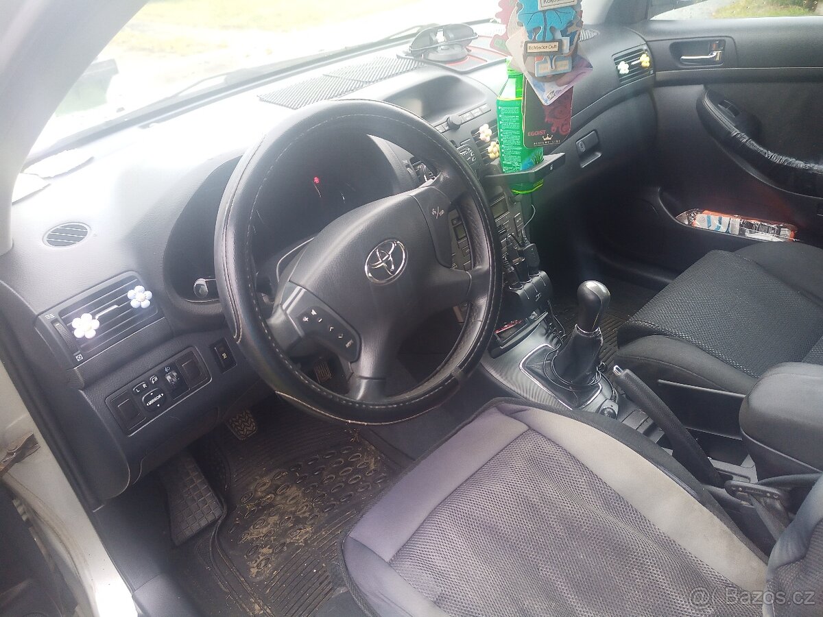 toyota avensis 2,0D r.v.2003 - 10
