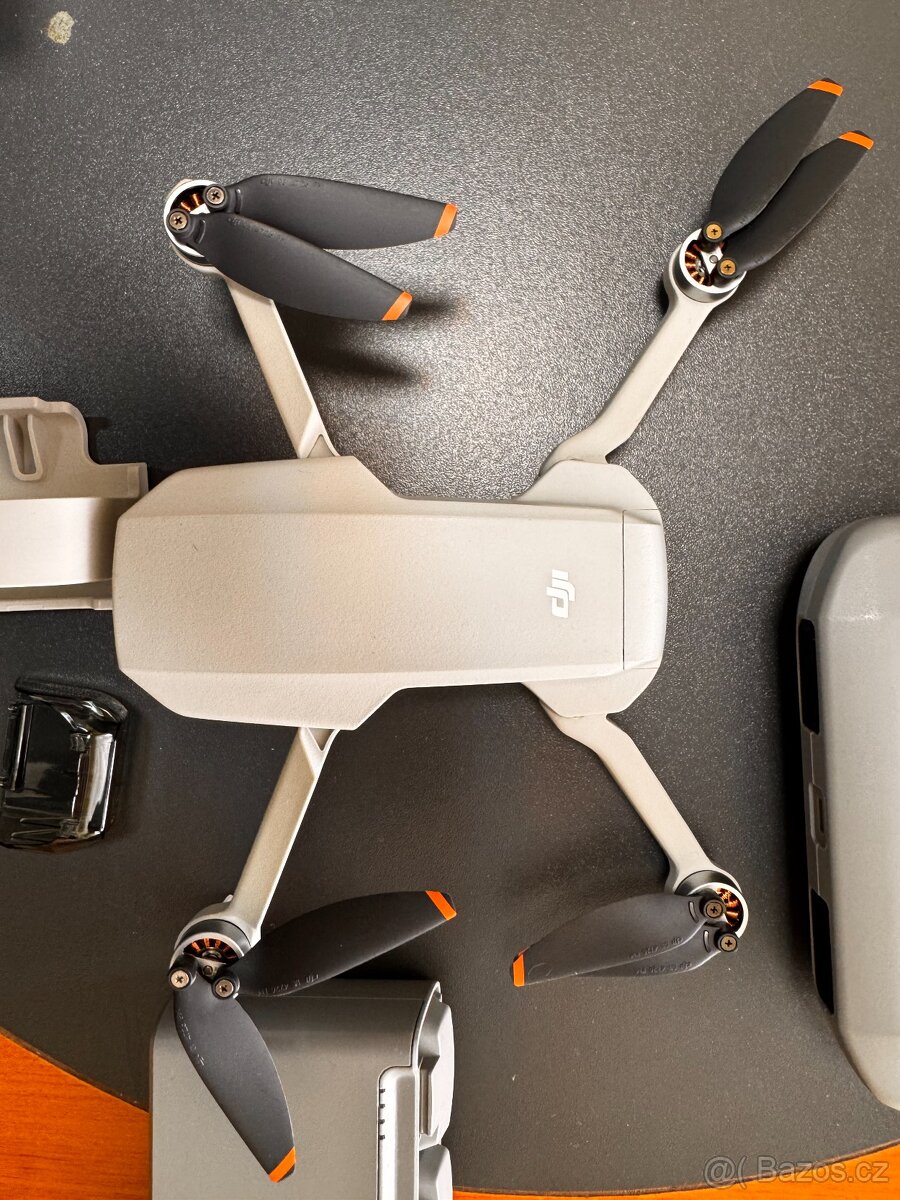 DJI Mini 2 SE Fly More Combo - 10