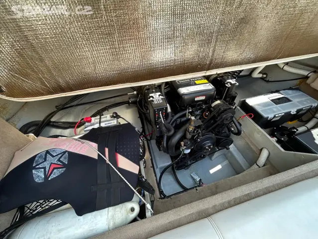 Motorový kajutový člun - 10