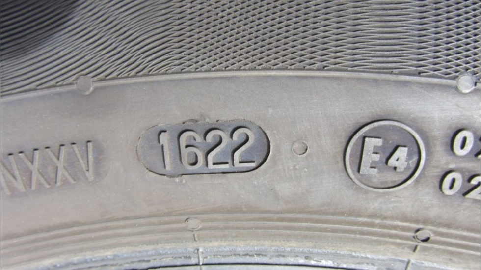 Zimní pneu 215/60/16 Continental - 10