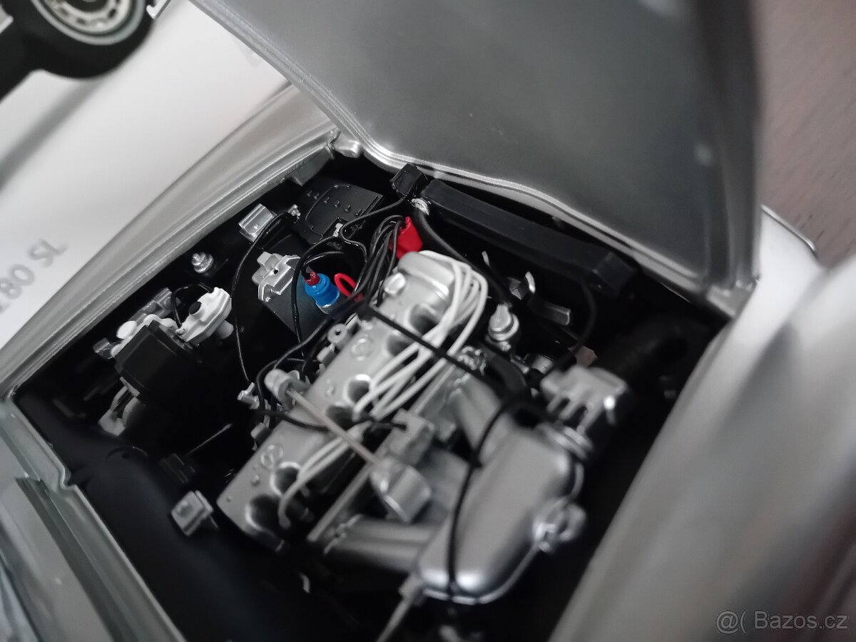 Mercedes-Benz 280 SL (W113) 1963 1:18 Schuco - 10