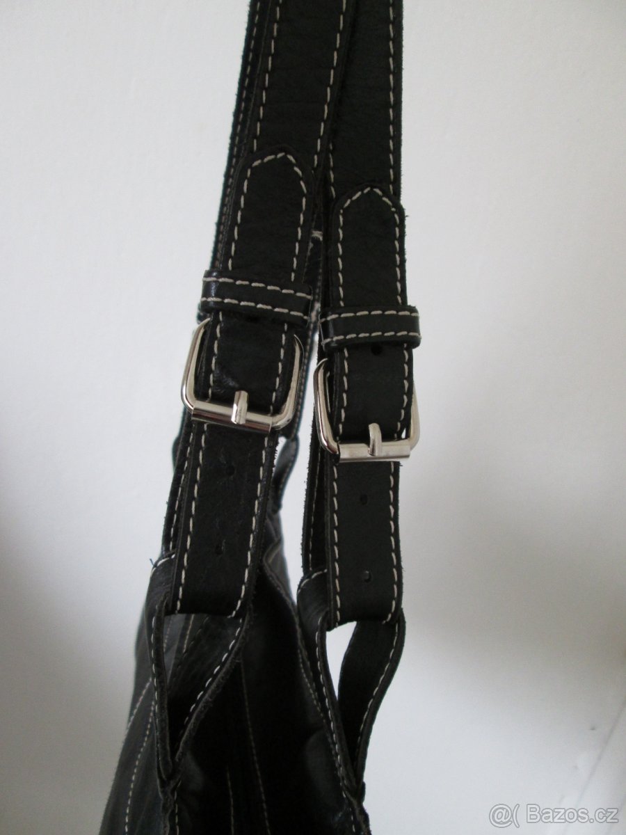 Kabelka přes rameno nebo zápěstí, černá kůže. - 10