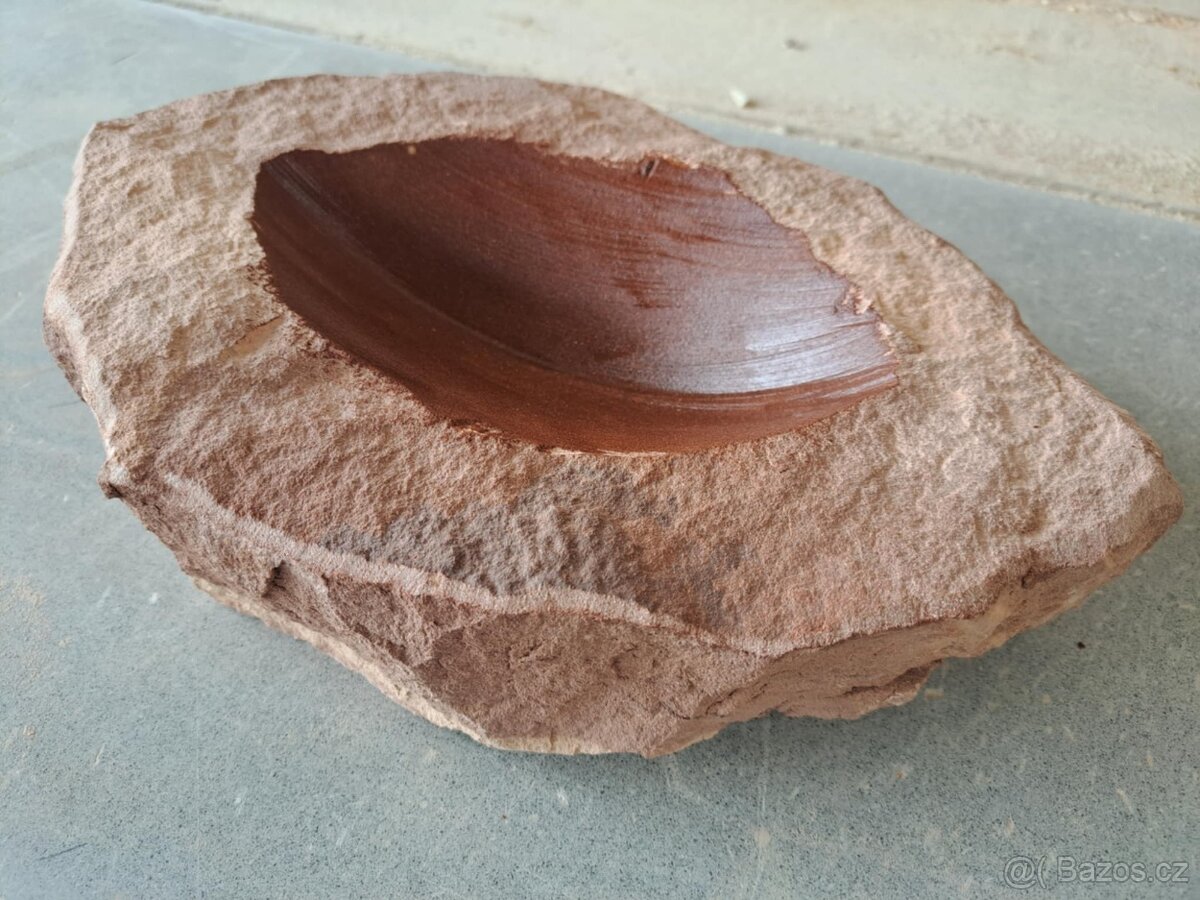 Pítka z přírodního červeného pískovce - 10